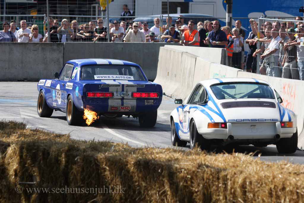 1970 Mustang<br>1971 Porsche 911