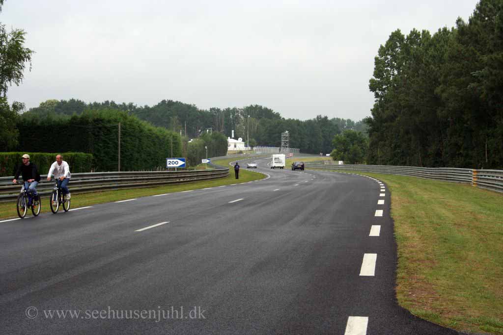 Braking zone in front of the Porsche curves