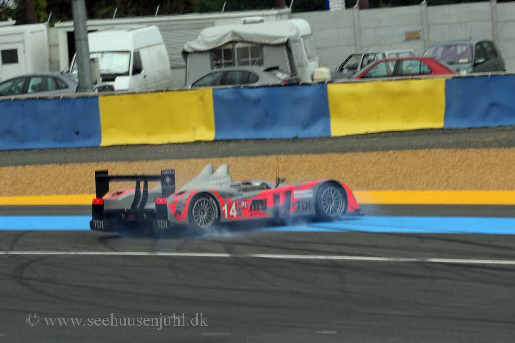 AUDI R10 TDIManuel RodriguesThird time in a row he misses the corner - and ups