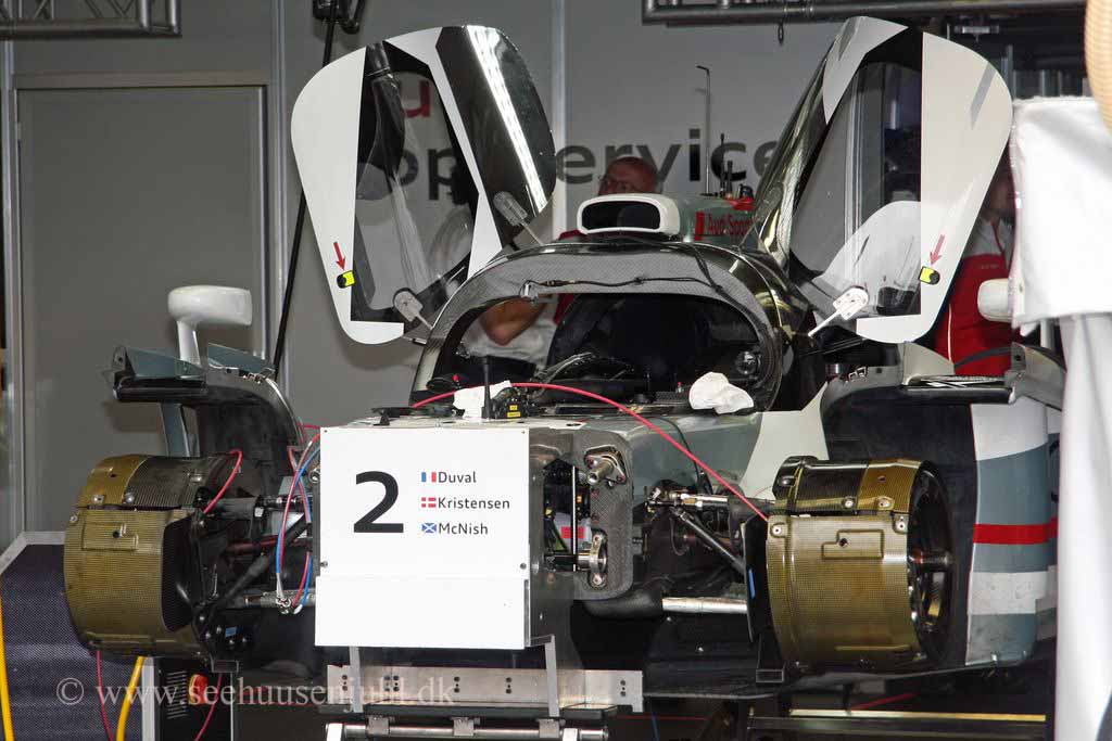 AUDI R18 e-tron Quattro Diesel Hybrid No.2 Audi Sport Team Joest (DEU)