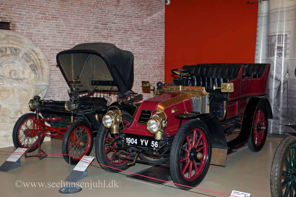 Henri Valée Vis-aVis (1897)Renault Freres Tonneau Type U-D (1904)